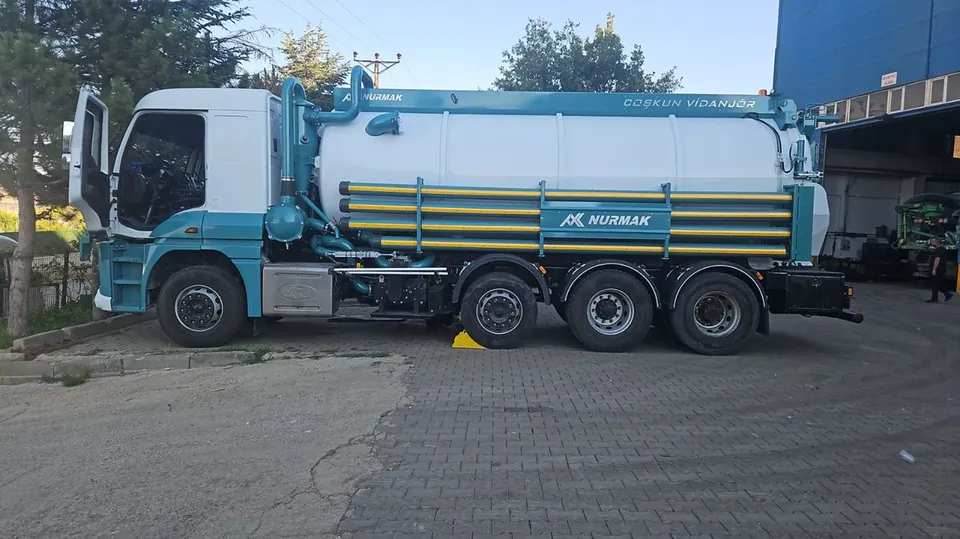 Göztepe mahallelerine hızlı ulaşmak için bölgede konumlandırılmış vidanjör aracı